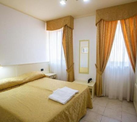 Bed and Breakfast Oz House Scalea Exterior foto
